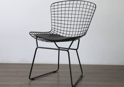 Druciane krzesła z metalu – ikony designu