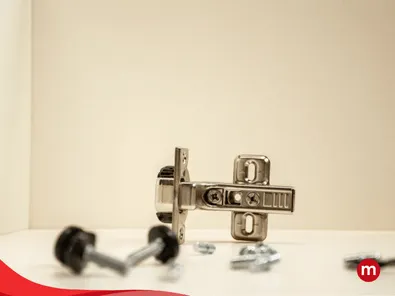 Thumb_68529099f21ea-Jak-wymienic-zawiasy-meblowe